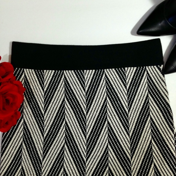 ANN TAYLOR Striped MERINO WOOL Blend Skirt Small - Picture 2 of 5